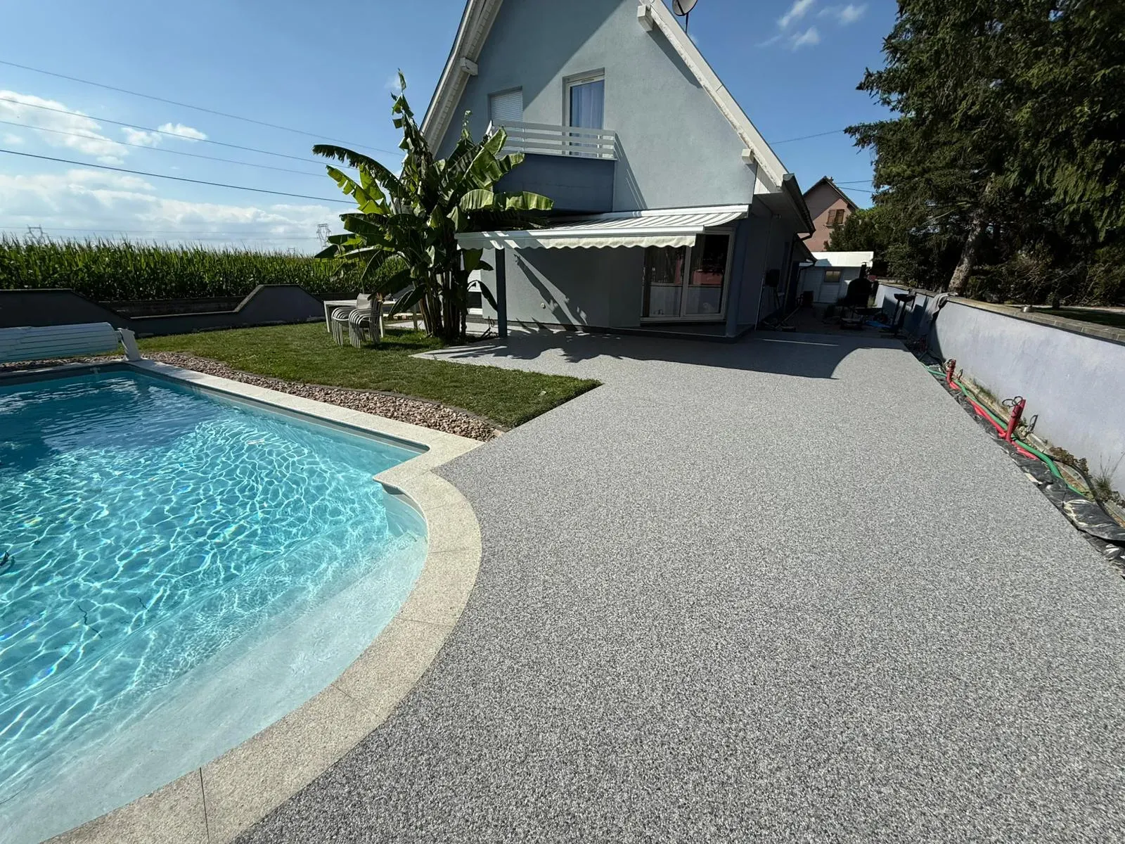 Becken und Außenanlage von Kréa Concept